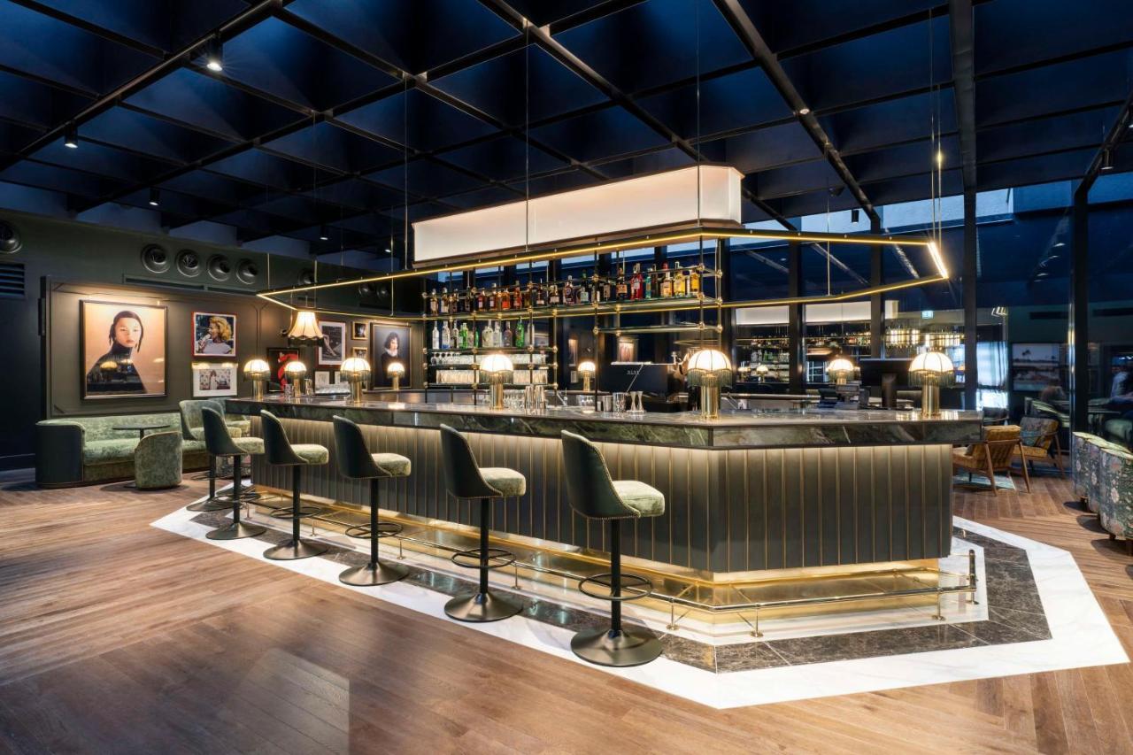 Radisson Collection Hotel, Santa Sofia มิลาน ภายนอก รูปภาพ The bar at the new Club at London Heathrow Airport