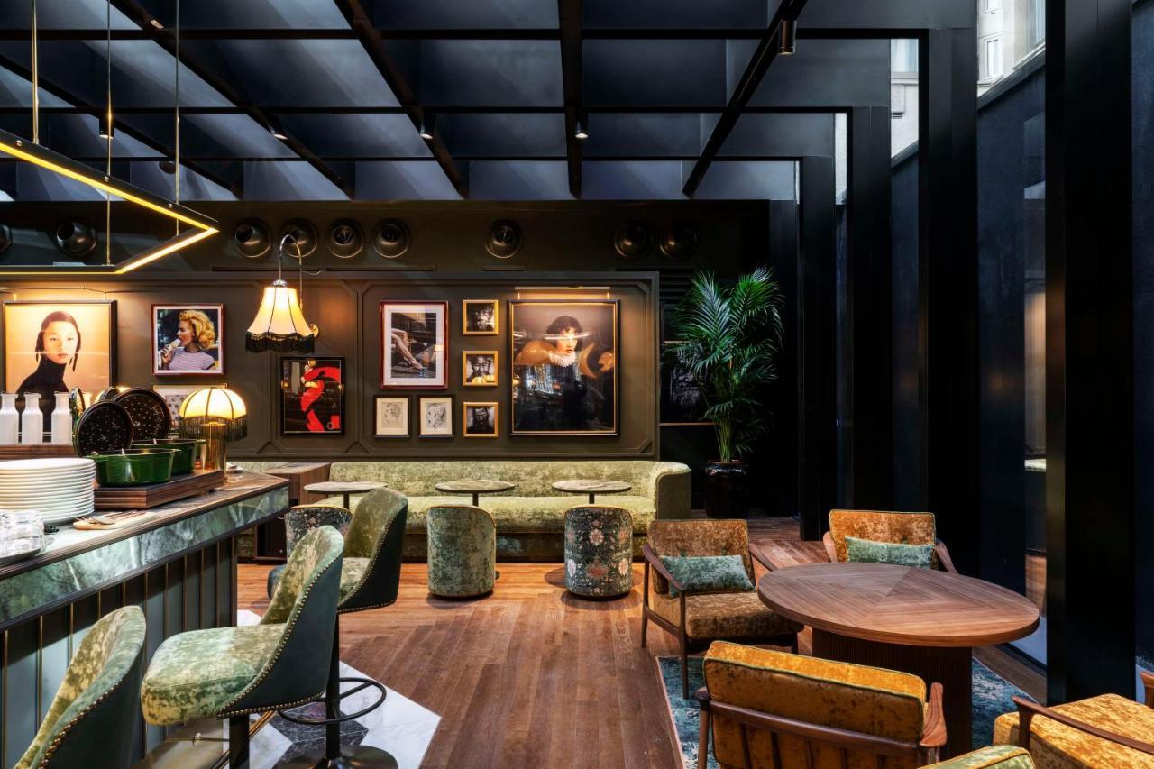 Radisson Collection Hotel, Santa Sofia มิลาน ภายนอก รูปภาพ The Bar at The Standard London