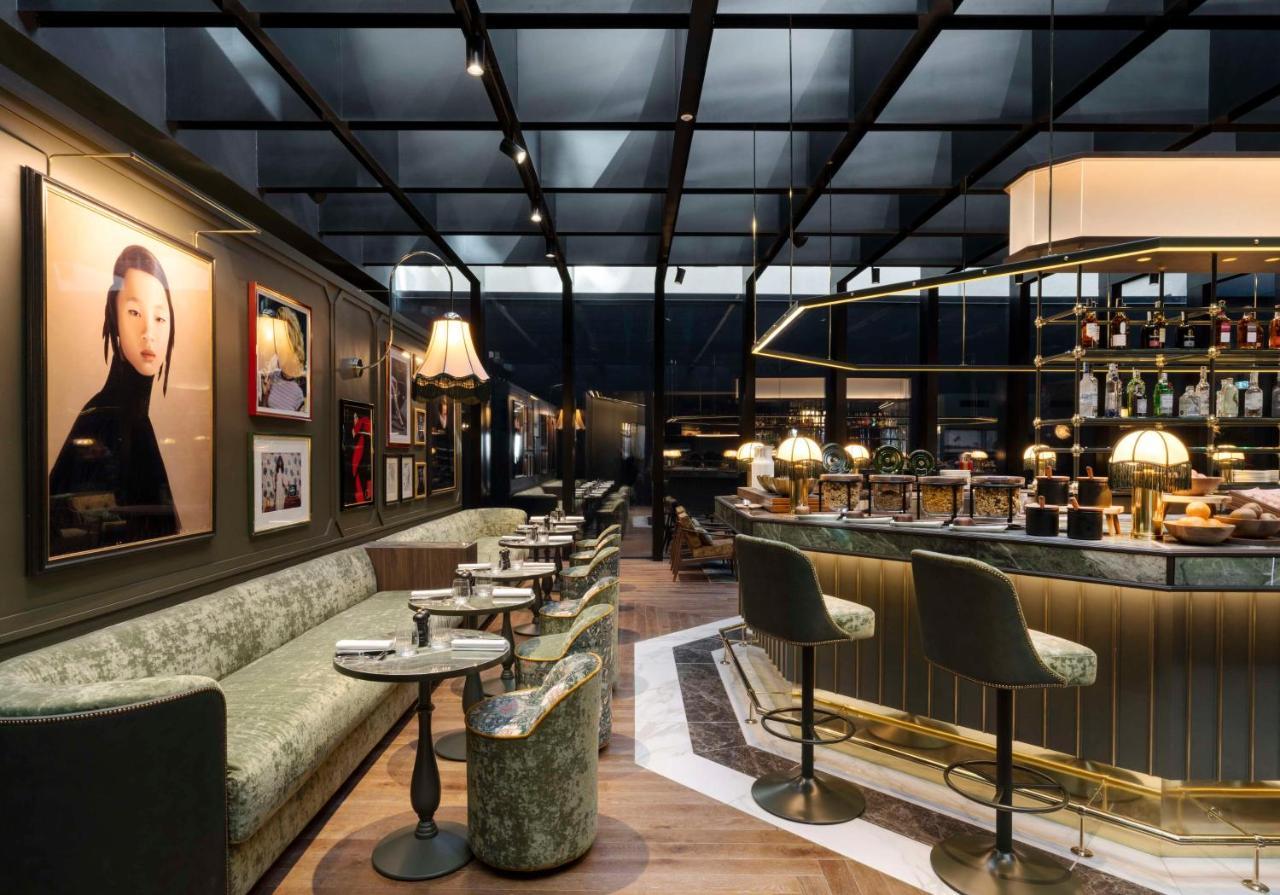 Radisson Collection Hotel, Santa Sofia มิลาน ภายนอก รูปภาพ The interior of the bar