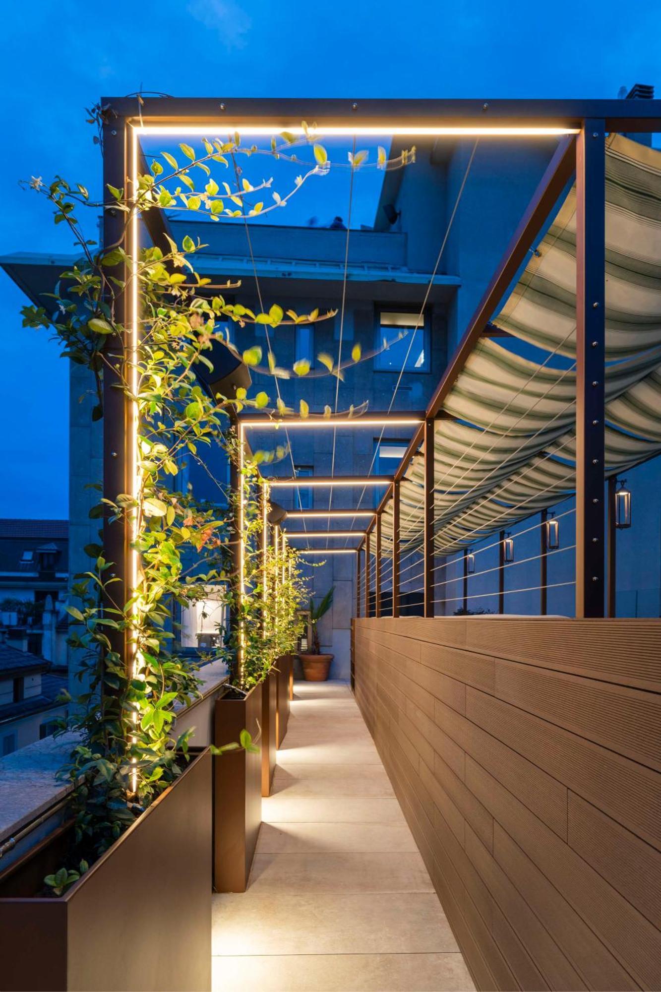 Radisson Collection Hotel, Santa Sofia มิลาน ภายนอก รูปภาพ The rooftop garden at the hotel