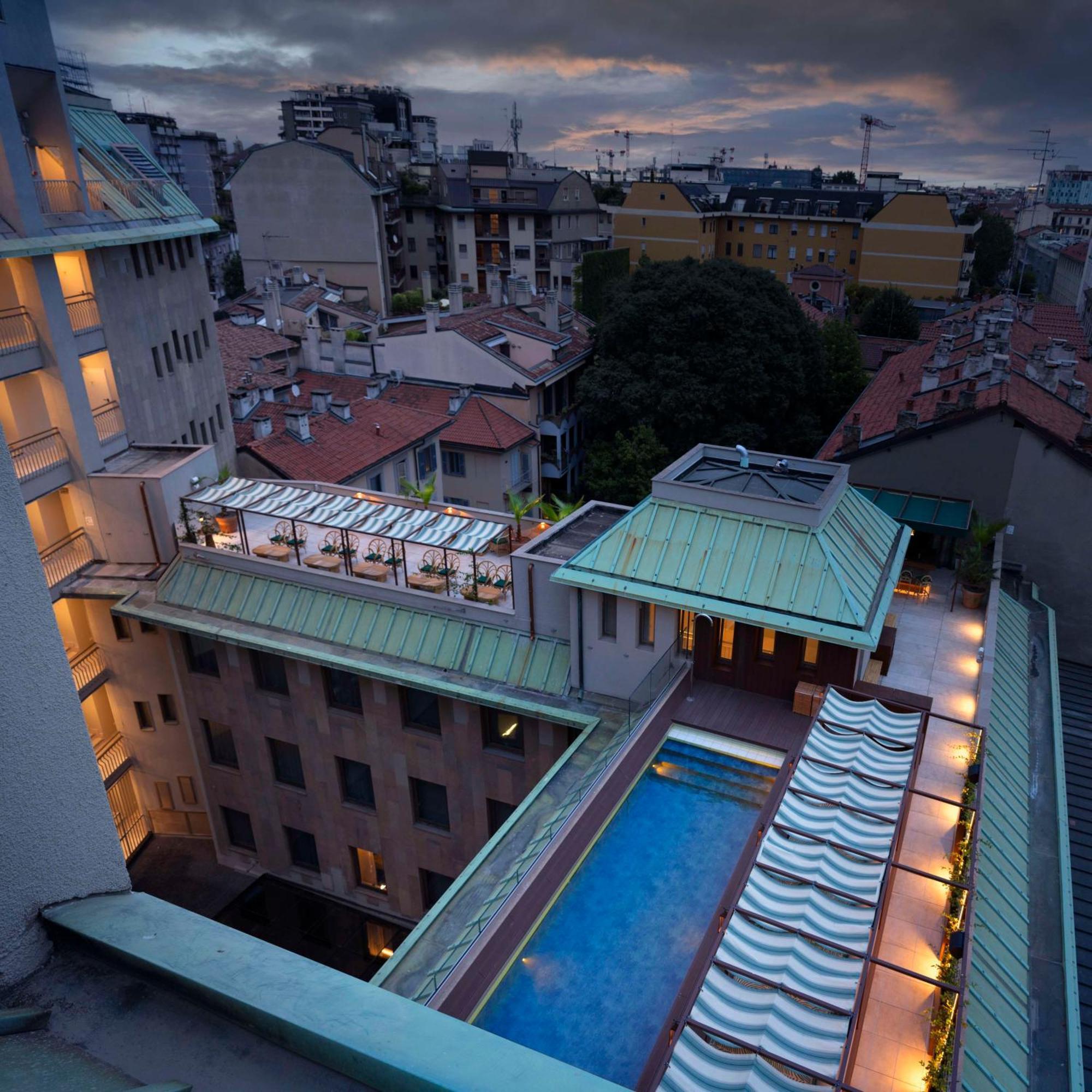 Radisson Collection Hotel, Santa Sofia มิลาน ภายนอก รูปภาพ The Sky Pool