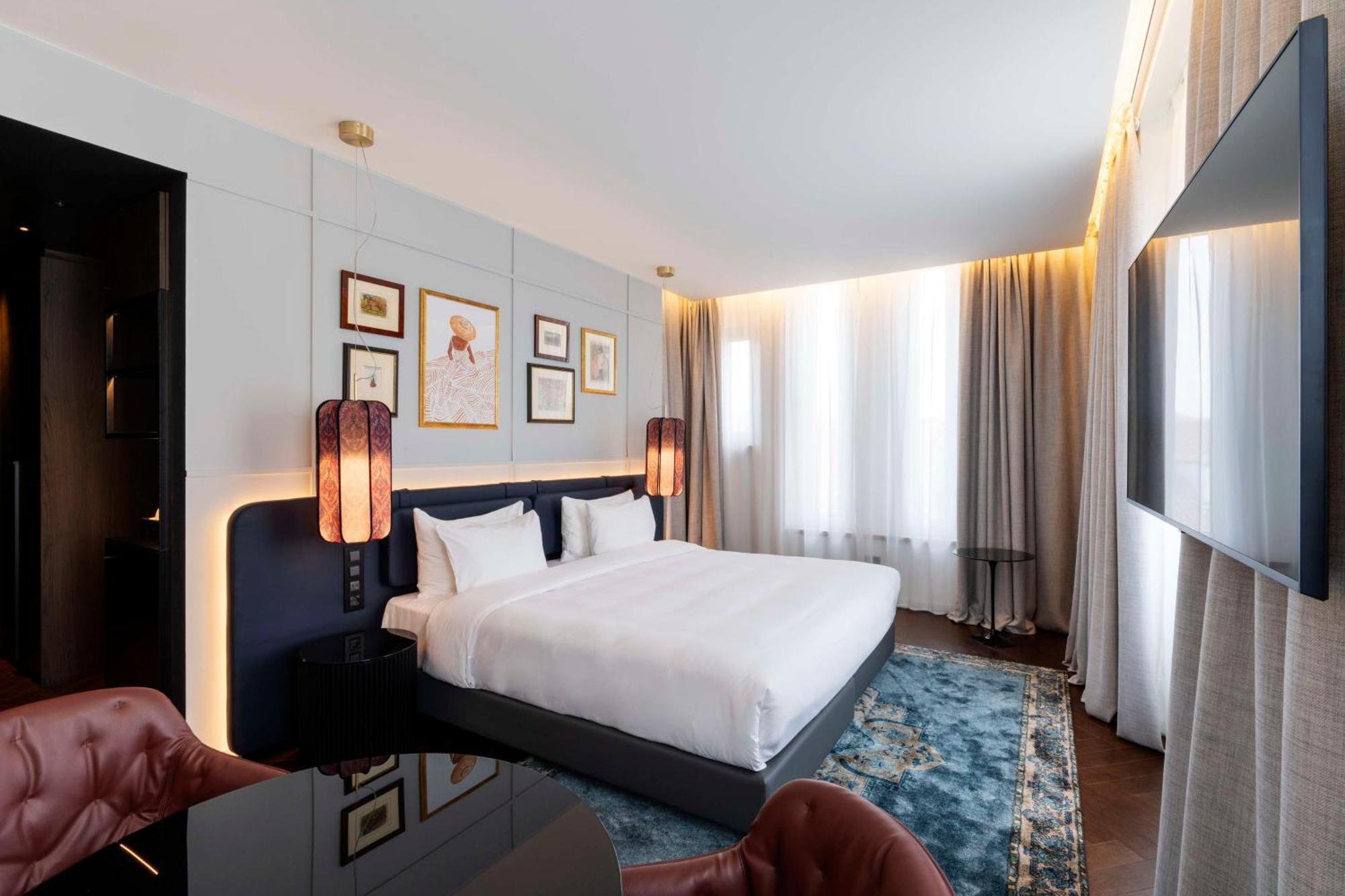 Radisson Collection Hotel, Santa Sofia มิลาน ภายนอก รูปภาพ A bedroom at the hotel
