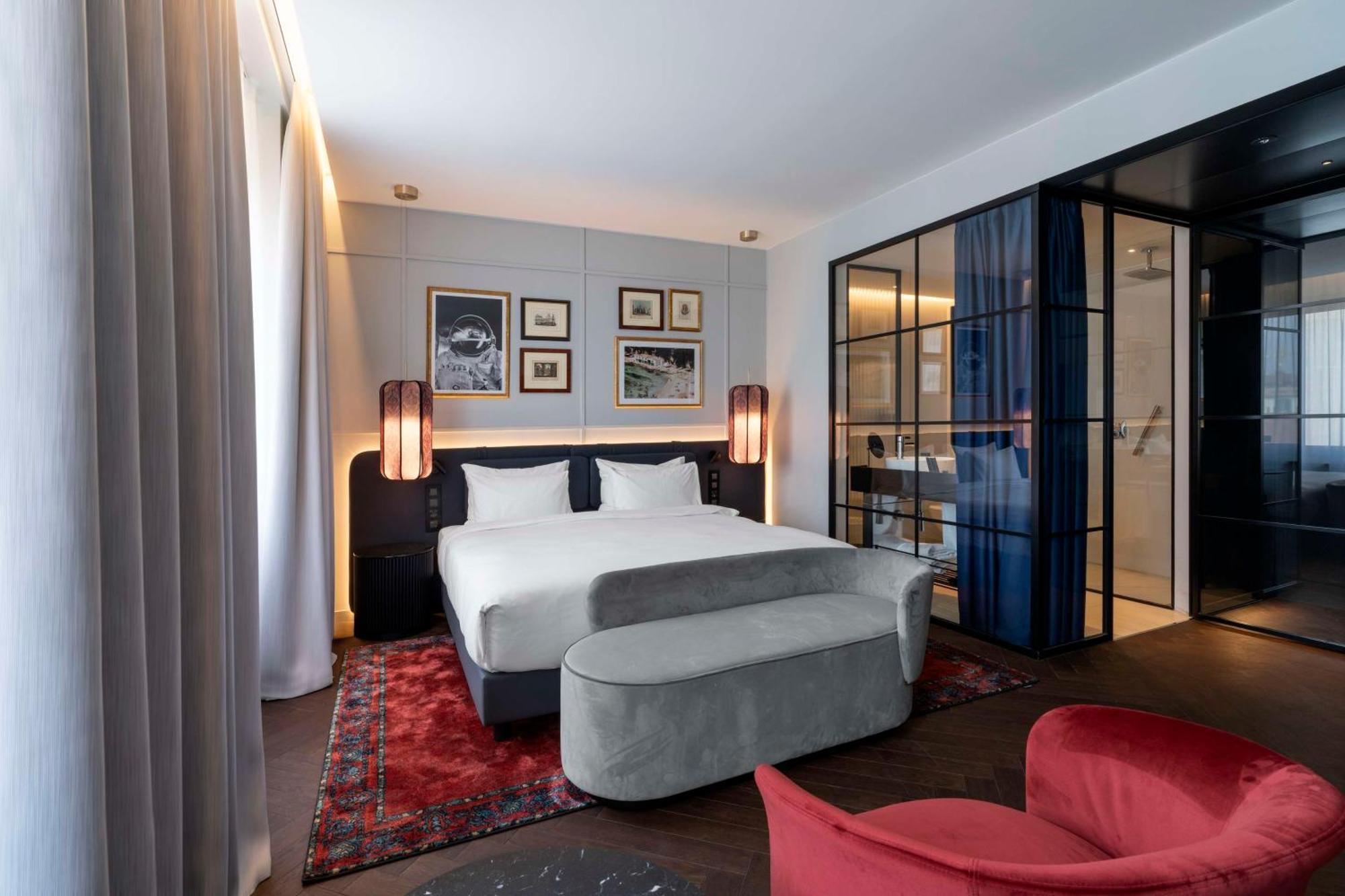 Radisson Collection Hotel, Santa Sofia มิลาน ภายนอก รูปภาพ A bedroom at the hotel